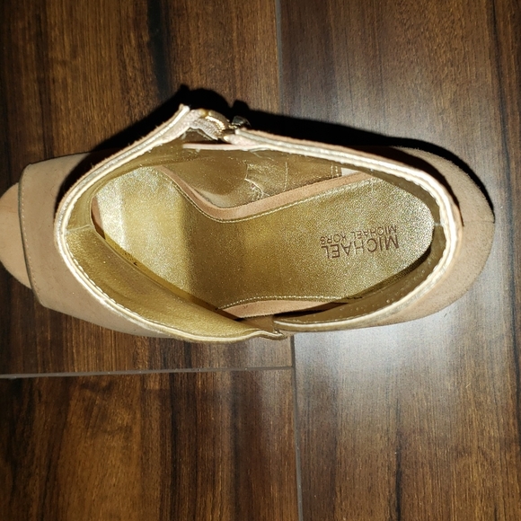 Micheal Kors open toe heels - Picture 3 of 4